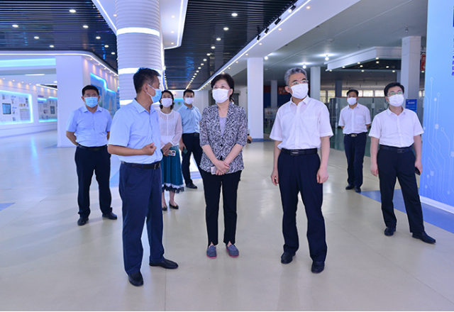 濟(jì)寧市政協(xié)主席、黨組書(shū)記霍媛媛到新風(fēng)光公司調(diào)研
